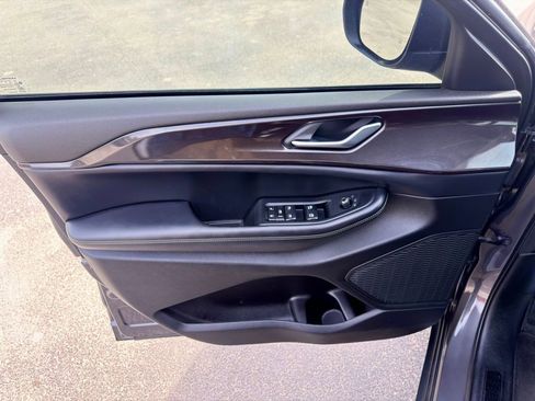 Used 2023 Jeep Grand Cherokee L Laredo image 28