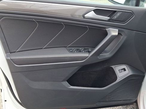 Used 2022 Volkswagen Tiguan SE R-Line image 12