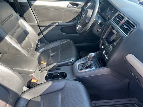 Used 2013 Volkswagen Jetta SE FWD image 42
