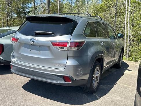 Used 2014 Toyota Highlander XLE image 11