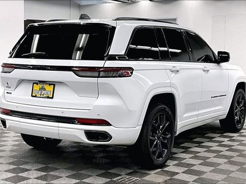 Used 2025 Jeep Grand Cherokee Limited 4xe image 13