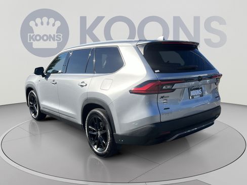 Used 2024 Toyota Grand Highlander AWD image 4