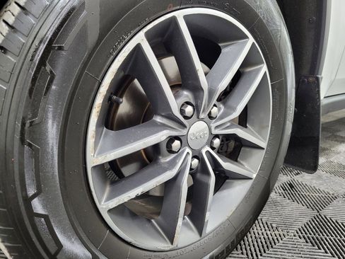 Used 2018 Jeep Grand Cherokee Limited image 31