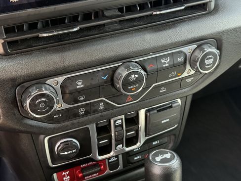Used 2025 Jeep Wrangler Unlimited Sport AWD/4WD image 23