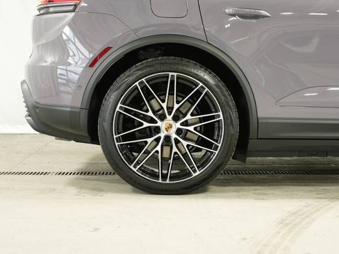 Certified 2025 Porsche Macan Electric RWD image 37