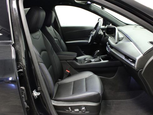 Used 2025 Cadillac XT4 Sport image 14