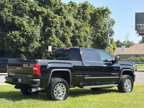 Used 2017 GMC Sierra 2500 Denali w/ Duramax Plus Package AWD/4WD image 7