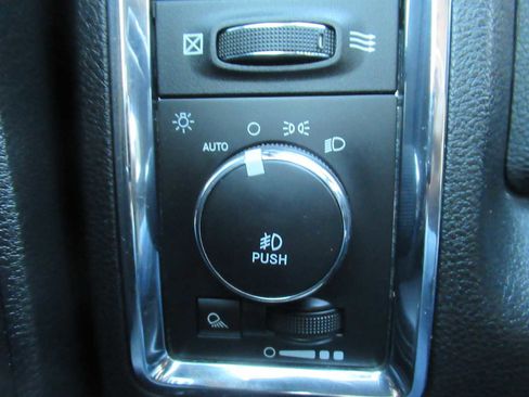 Used 2016 RAM 1500 Laramie w/ Convenience Group image 31