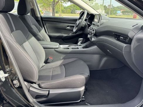 Used 2025 Nissan Sentra SV FWD image 14
