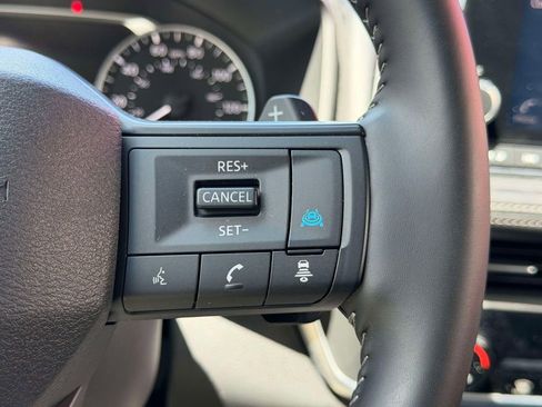 Used 2025 Nissan Rogue SV AWD/4WD image 31