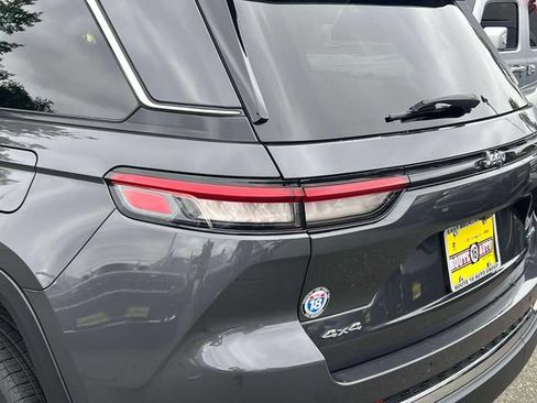 Used 2023 Jeep Grand Cherokee Limited AWD/4WD image 11