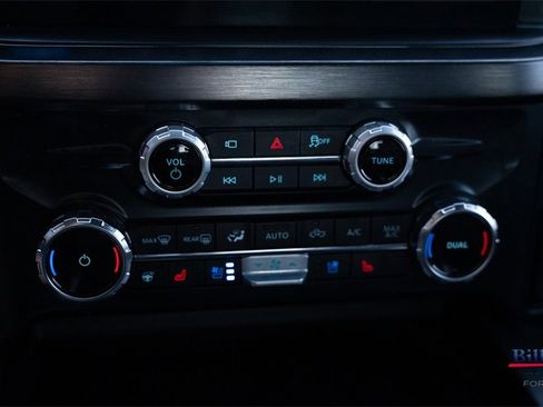 Certified 2025 Ford F250 Lariat w/ Tremor Off-Road Package image 15