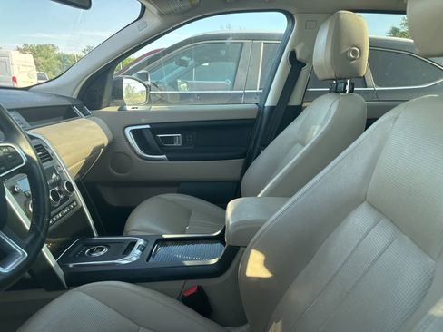 Used 2019 Land Rover Discovery Sport HSE AWD/4WD image 30