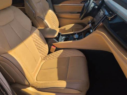Used 2022 Jeep Grand Cherokee Summit AWD/4WD image 23