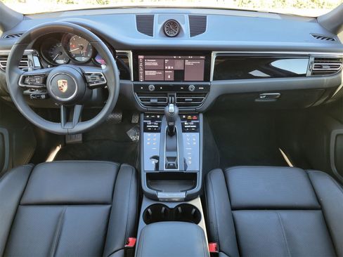 Used 2025 Porsche Macan image 12