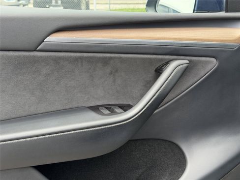 Used 2023 Tesla Model Y AWD image 12