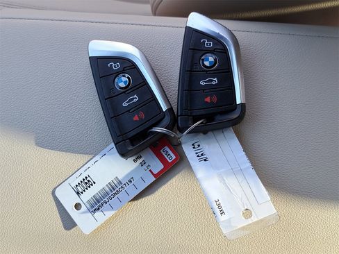 Used 2022 BMW 330e xDrive w/ Driving Assistance Package image 38