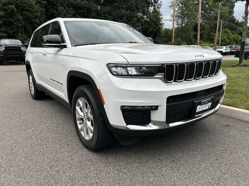 Used 2023 Jeep Grand Cherokee L Limited AWD/4WD image 2