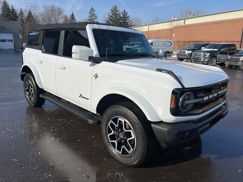 Used 2022 Ford Bronco Outer Banks image 3