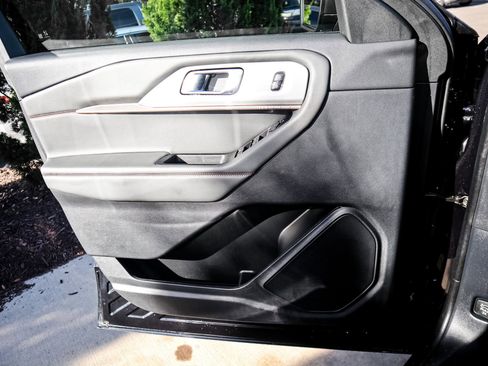 Used 2025 Ford Explorer Active w/ Active Comfort Package AWD/4WD image 14