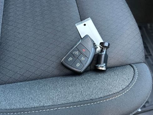 Used 2025 Chevrolet Silverado 1500 LT image 31