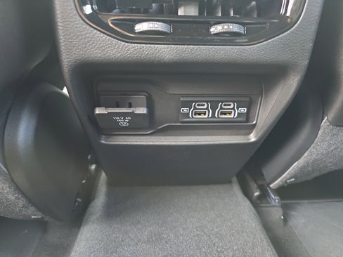 New 2025 Jeep Grand Cherokee Altitude image 16