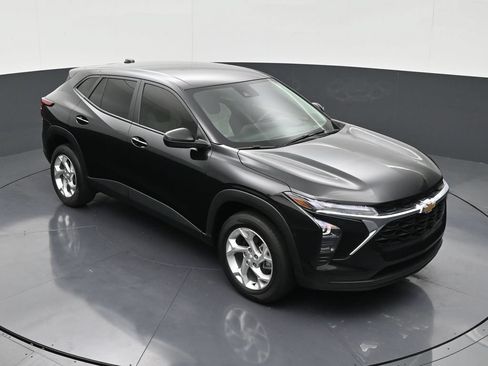 Used 2024 Chevrolet Trax LS w/ LS Convenience Package FWD image 18