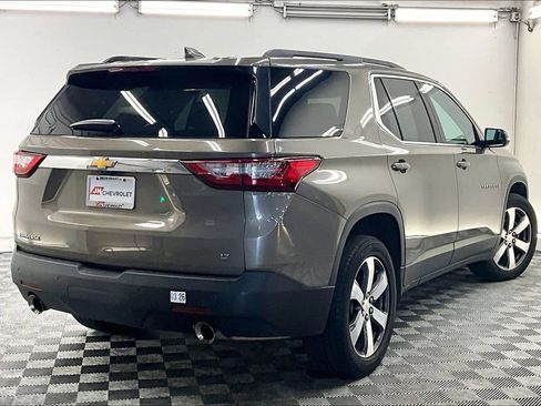 Used 2020 Chevrolet Traverse LT w/ LT Premium Package FWD image 12
