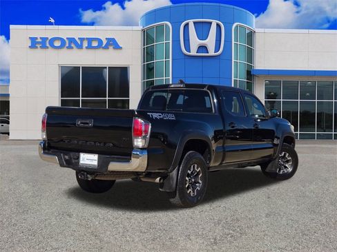 Used 2021 Toyota Tacoma TRD Off-Road image 3