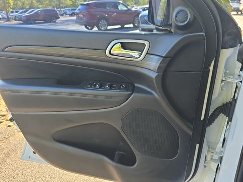 Used 2020 Jeep Grand Cherokee Altitude RWD image 28
