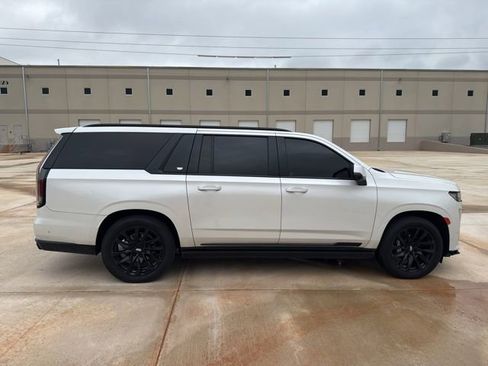Used 2023 Cadillac Escalade ESV Sport Platinum w/ LPO, ONYX Package AWD/4WD image 5