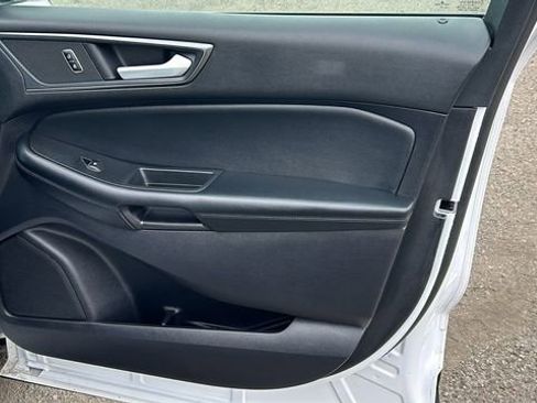 Certified 2020 Ford Edge SE image 10