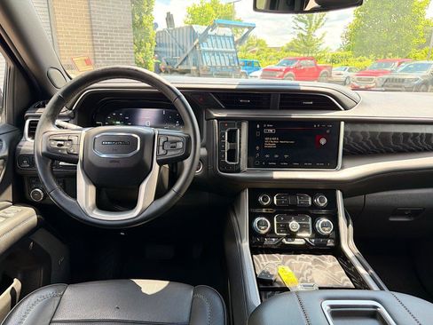 Used 2023 GMC Yukon Denali AWD/4WD image 21