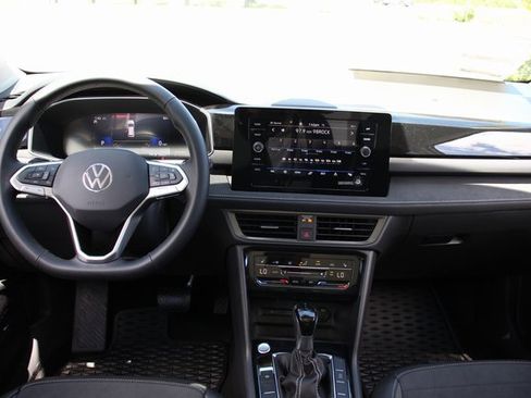 New 2025 Volkswagen Taos SE image 14