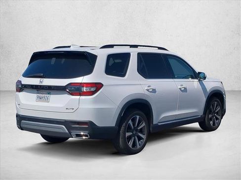 Used 2025 Honda Pilot Elite image 5