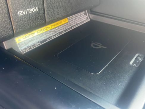 Used 2020 Toyota Camry XLE image 18