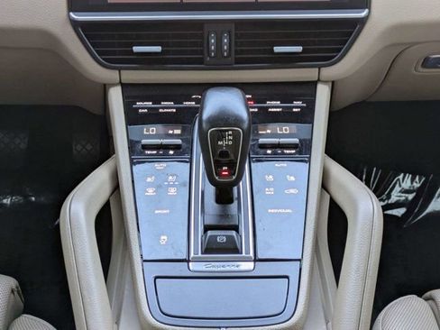 Used 2023 Porsche Cayenne AWD/4WD image 20