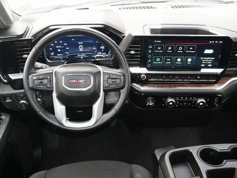 Used 2024 GMC Sierra 1500 SLE image 26