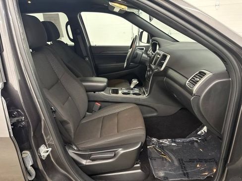 Used 2021 Jeep Grand Cherokee Laredo AWD/4WD image 24