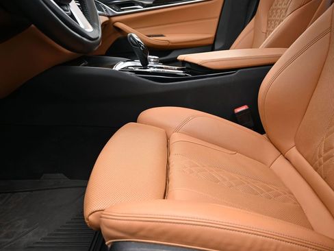 Used 2023 BMW 530e xDrive w/ Convenience Package image 13