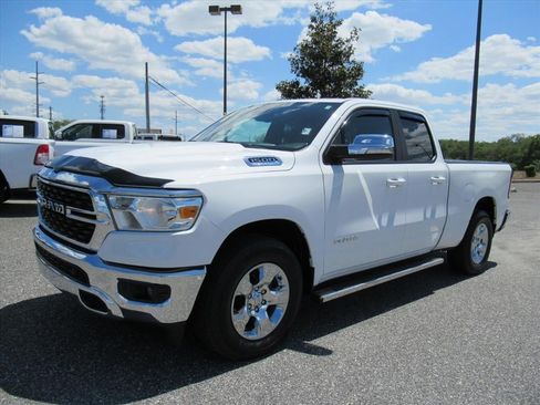 Used 2022 RAM 1500 Big Horn AWD/4WD image 3