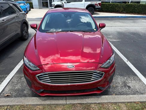 Used 2020 Ford Fusion SE FWD image 2