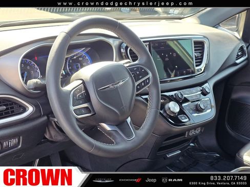 Used 2025 Chrysler Pacifica Select FWD image 22