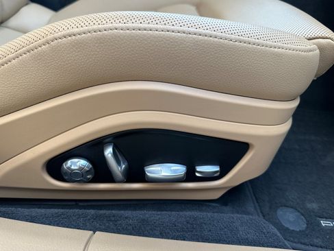 Used 2019 Porsche Panamera RWD image 22