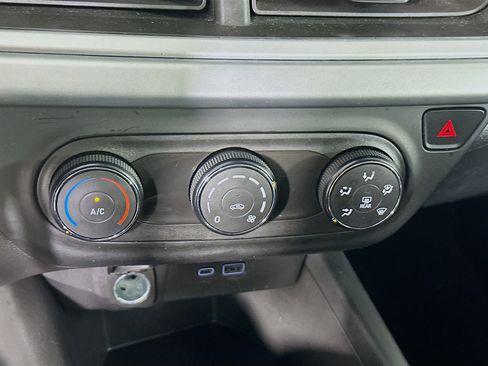 Used 2025 Chevrolet Trax LS image 23