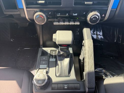 Certified 2025 Toyota Tacoma TRD Off-Road AWD/4WD image 17