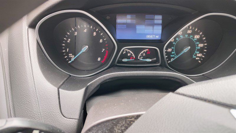 Used 2014 Ford Focus SE w/ SE Winter Package FWD image 11