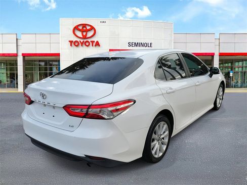 Used 2020 Toyota Camry LE image 3