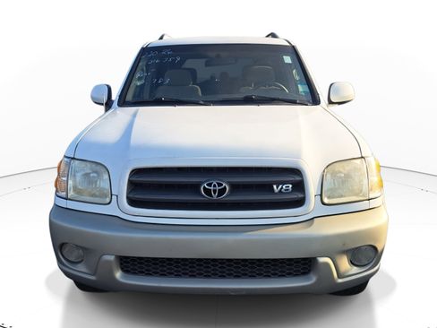 Used 2004 Toyota Sequoia SR5 image 2