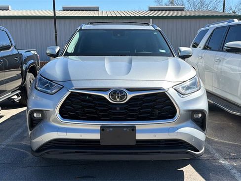 Used 2021 Toyota Highlander Limited image 2